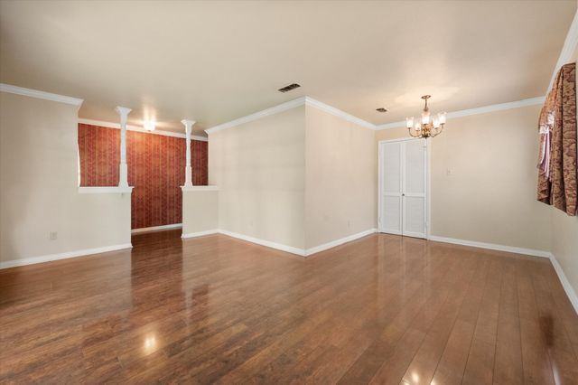 604 Waggoner Drive, Arlington, TX 76013