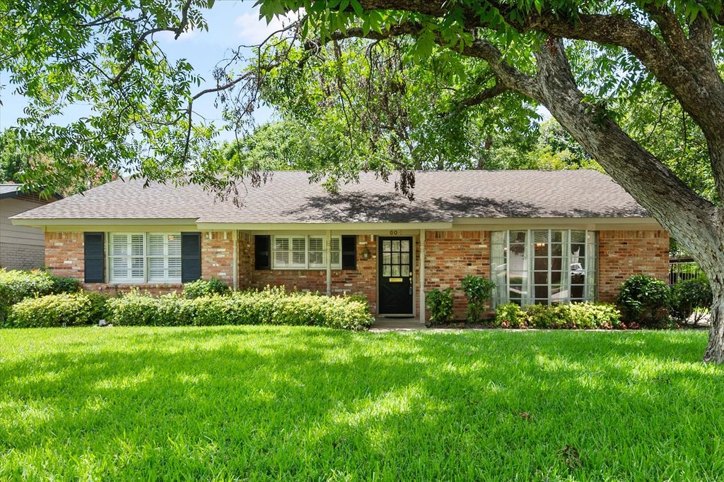 604 Waggoner Drive, Arlington, TX 76013