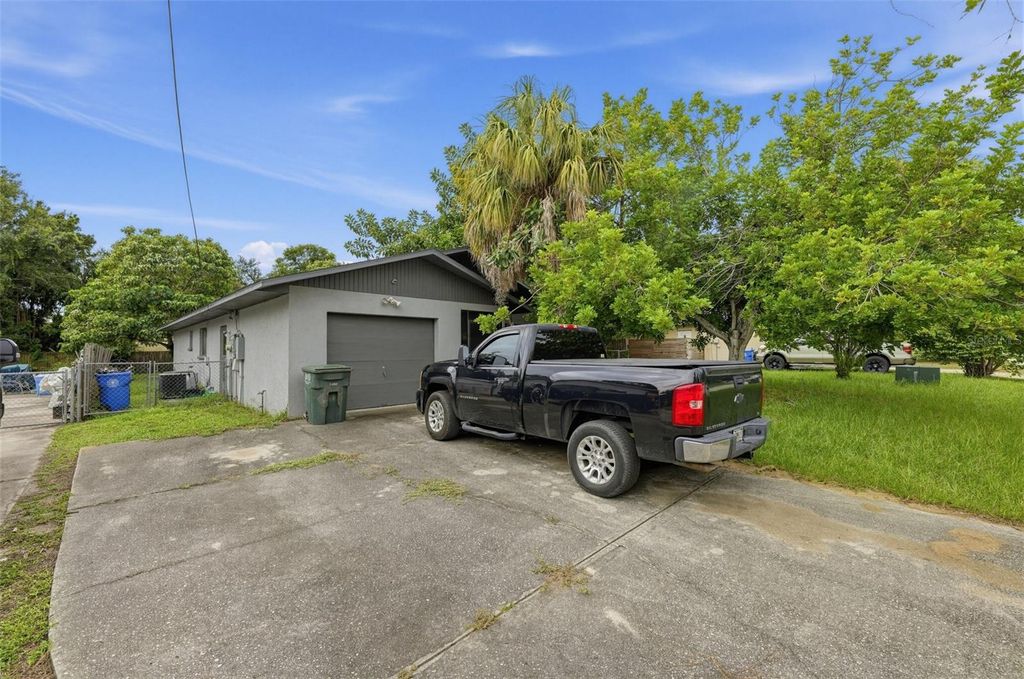2219 11TH AVENUE W, BRADENTON, FL 34205 — exterior