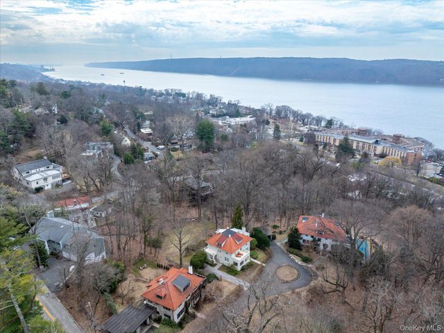 75 Oliphant Avenue, Dobbs Ferry, NY 10522