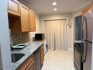 16 Pine Cluster Circle H, Manalapan, NJ 07726