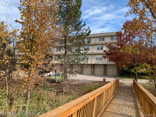 436 BOARDWALK Drive, Walled Lake, MI 48390