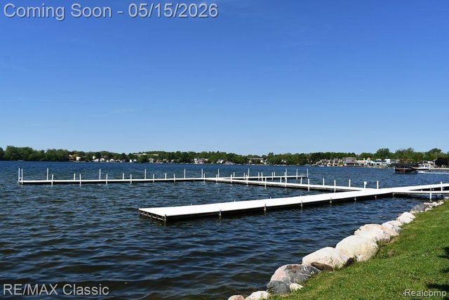 436 BOARDWALK Drive, Walled Lake, MI 48390