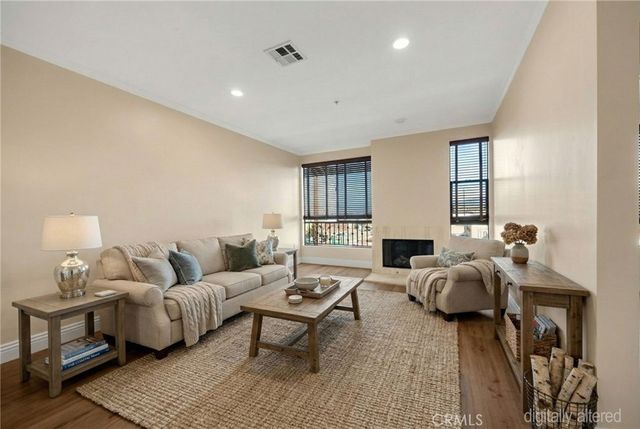 6938 Laurel Canyon 303, North Hollywood, CA 91605