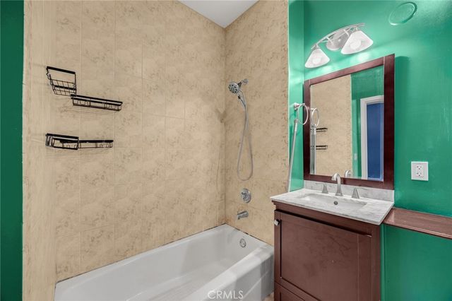 6938 Laurel Canyon 303, North Hollywood, CA 91605