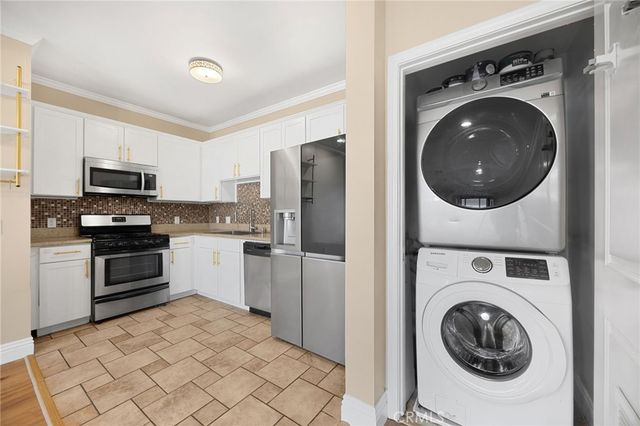 6938 Laurel Canyon 303, North Hollywood, CA 91605