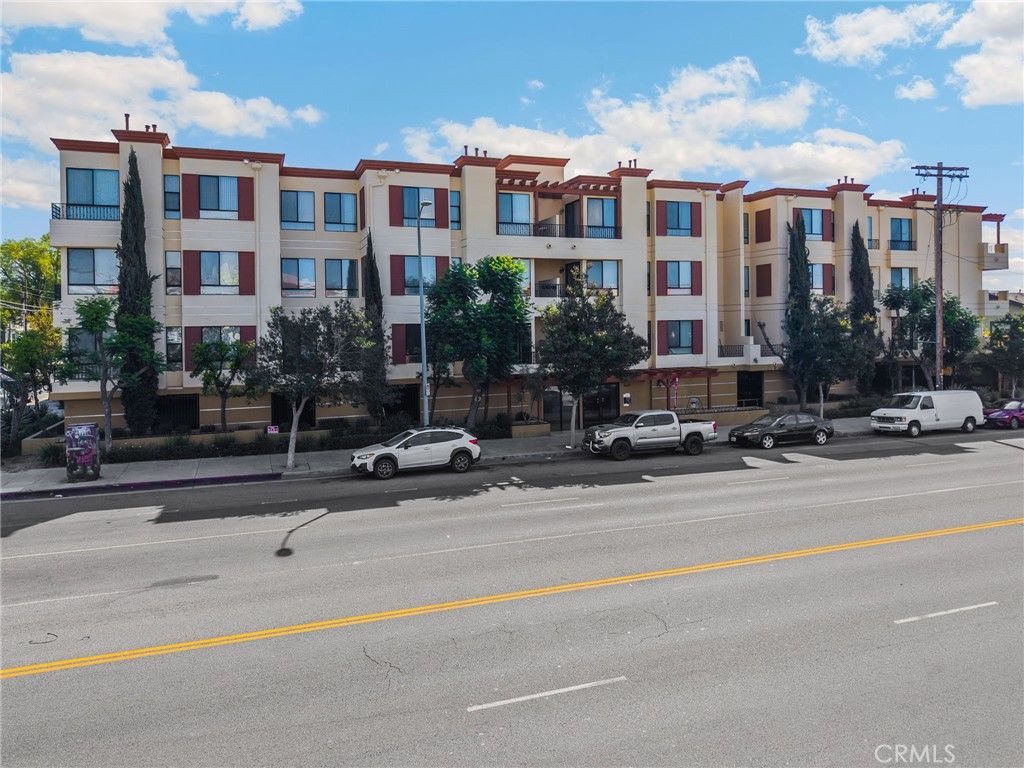 6938 Laurel Canyon 303, North Hollywood, CA 91605