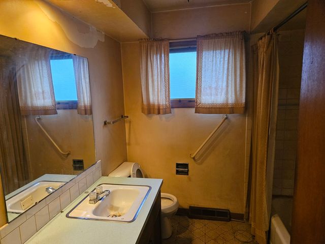 2624 Crestview Drive, Bettendorf, IA 52722