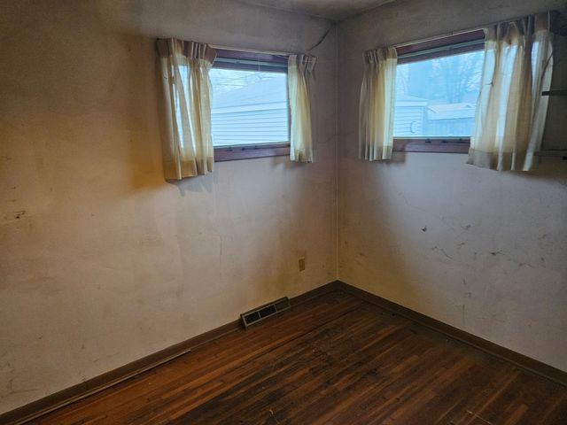 2624 Crestview Drive, Bettendorf, IA 52722