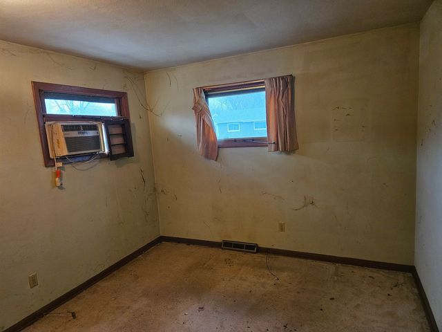 2624 Crestview Drive, Bettendorf, IA 52722