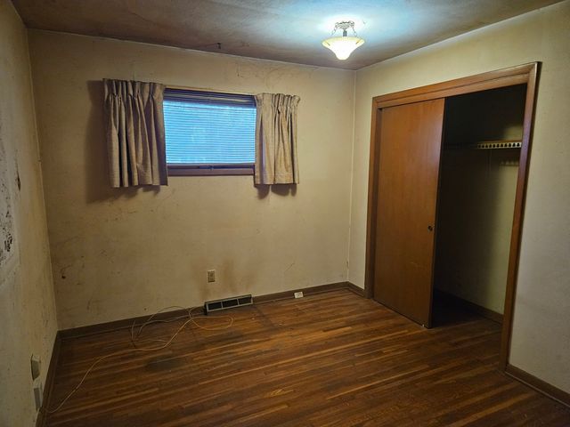 2624 Crestview Drive, Bettendorf, IA 52722