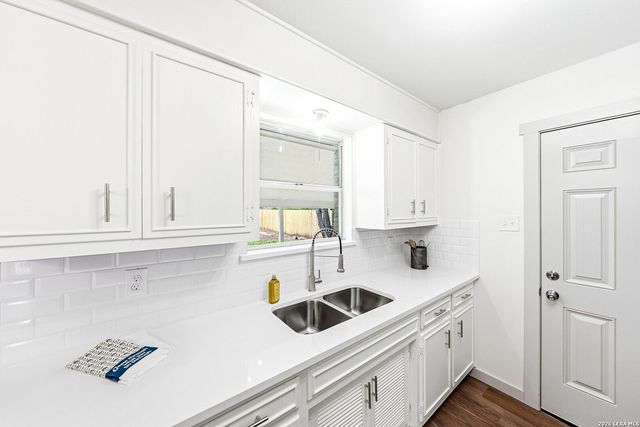 7830 Bronco Ln, San Antonio, TX 78227