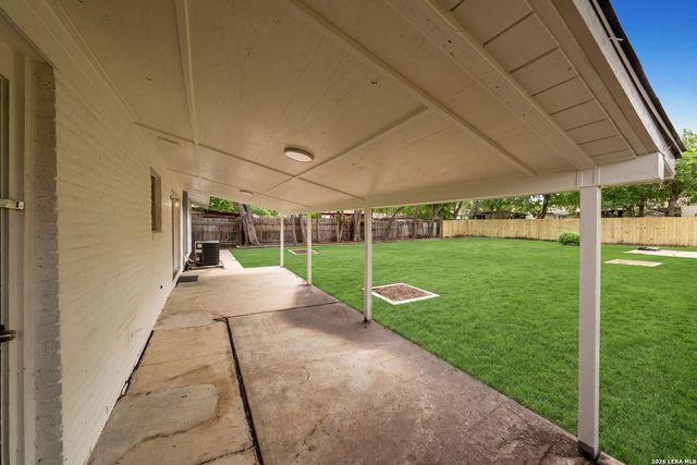 7830 Bronco Ln, San Antonio, TX 78227