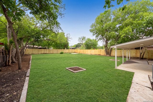 7830 Bronco Ln, San Antonio, TX 78227