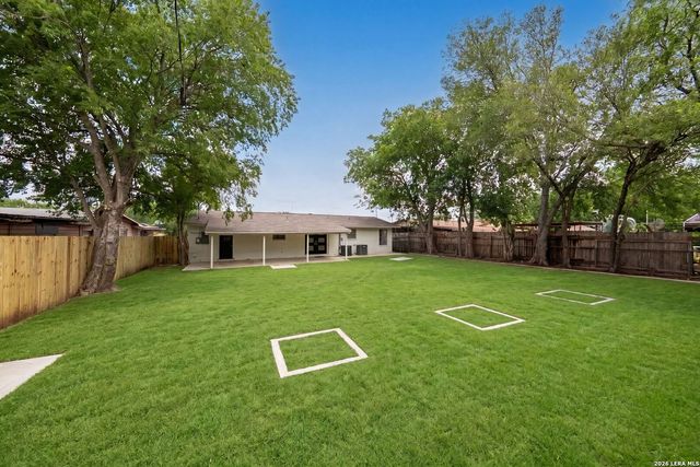 7830 Bronco Ln, San Antonio, TX 78227