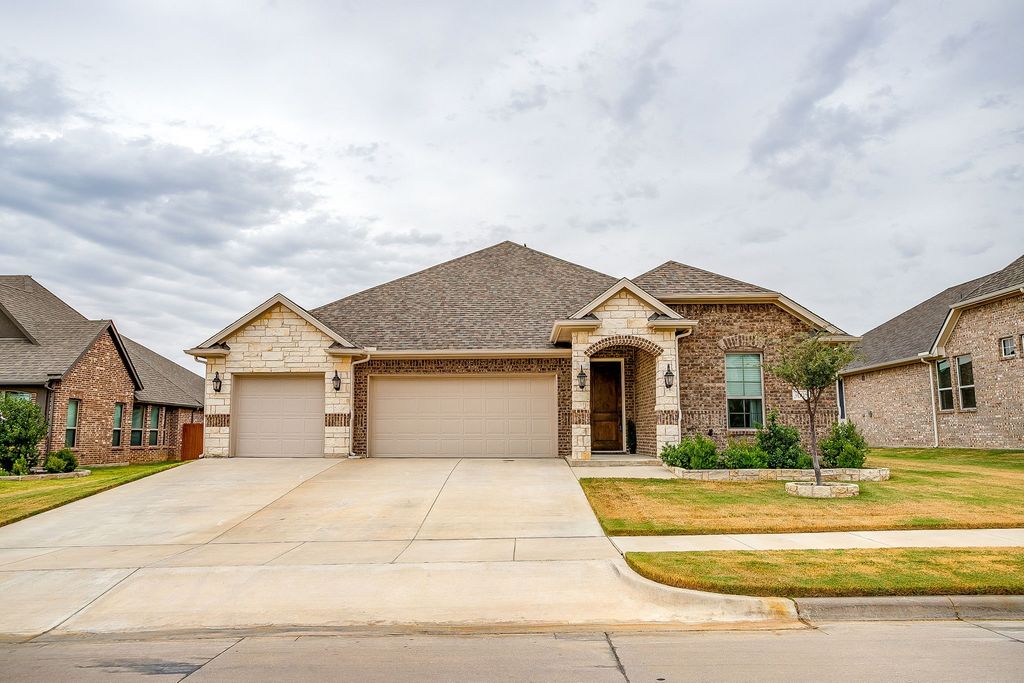3005 Nob Hill Drive, Burleson, TX 76028 — exterior