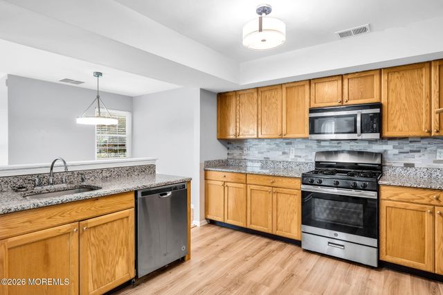21 Forrest Court, Tinton Falls, NJ 07753