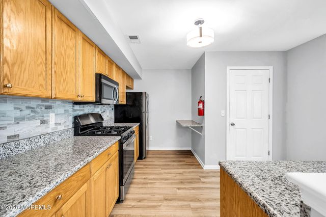 21 Forrest Court, Tinton Falls, NJ 07753