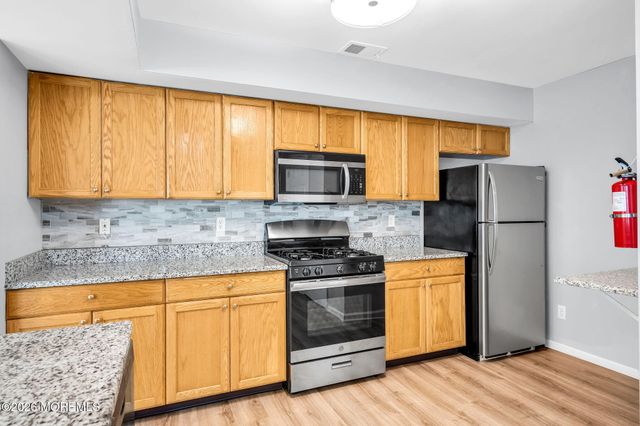 21 Forrest Court, Tinton Falls, NJ 07753