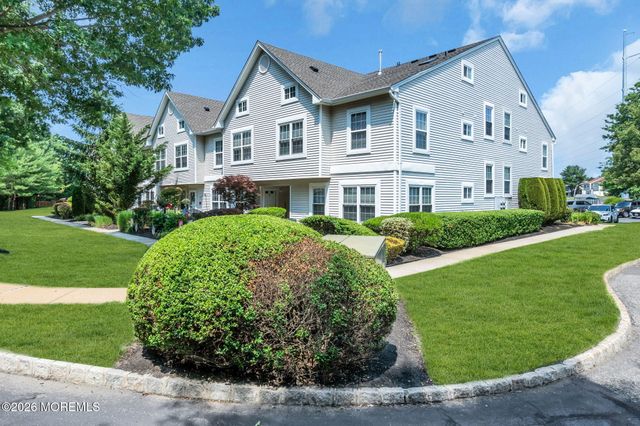 21 Forrest Court, Tinton Falls, NJ 07753
