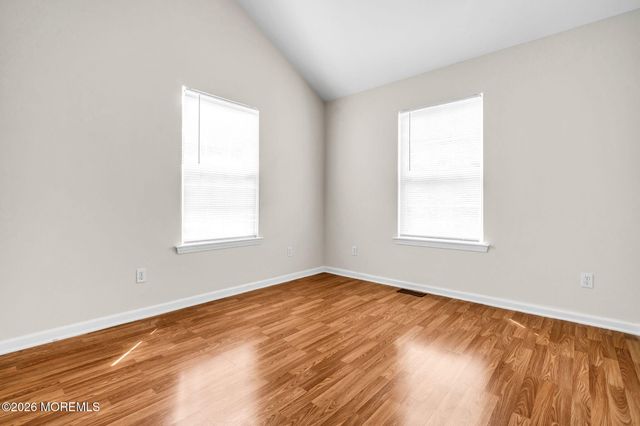 21 Forrest Court, Tinton Falls, NJ 07753