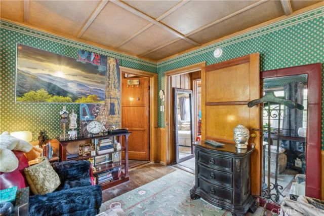 24214 Zurich, Crestline, CA 92325