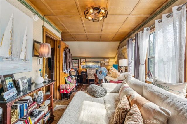 24214 Zurich, Crestline, CA 92325