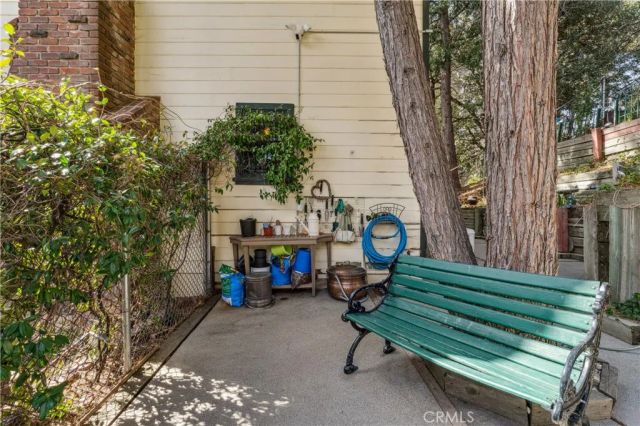 24214 Zurich, Crestline, CA 92325