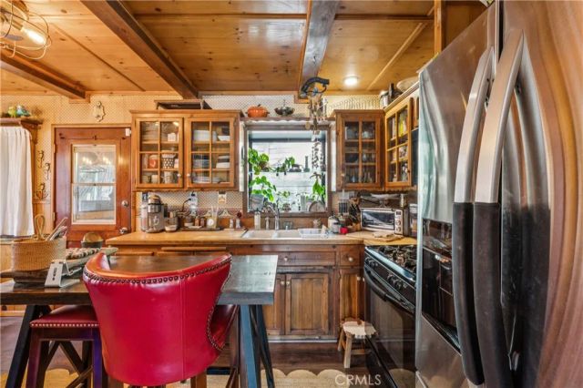 24214 Zurich, Crestline, CA 92325