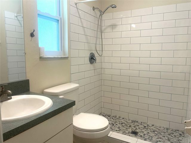 220 AVALON ROAD, Venice, FL 34293