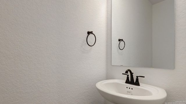 213 Hidalgo, Boerne, TX 78006