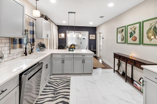 101 N Cameron Street, Victoria, TX 77901