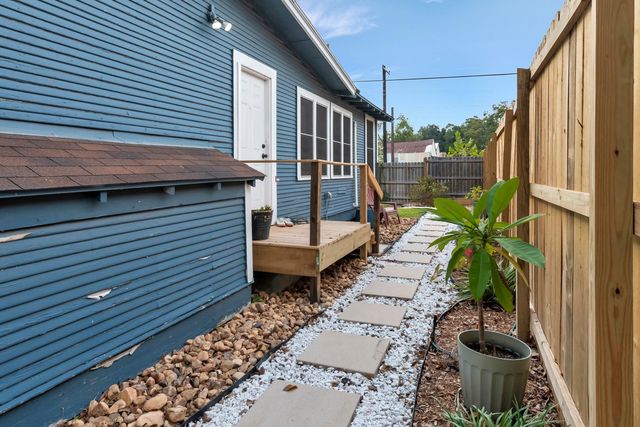 101 N Cameron Street, Victoria, TX 77901