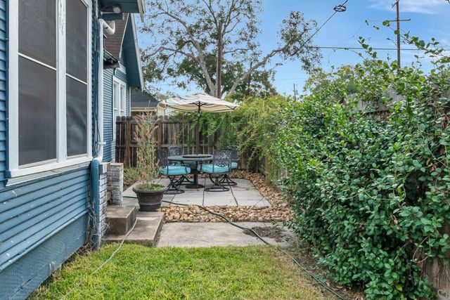 101 N Cameron Street, Victoria, TX 77901