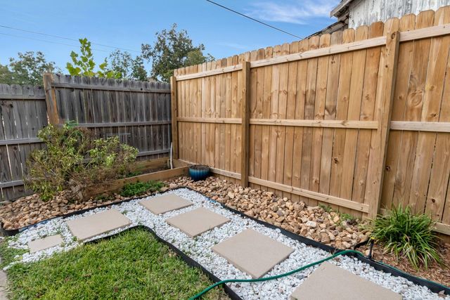 101 N Cameron Street, Victoria, TX 77901