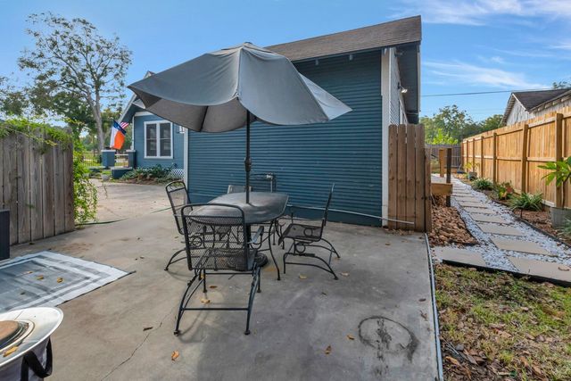 101 N Cameron Street, Victoria, TX 77901