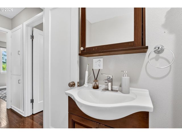 20951 Se BOHNA PARK Rd, Damascus, OR 97089