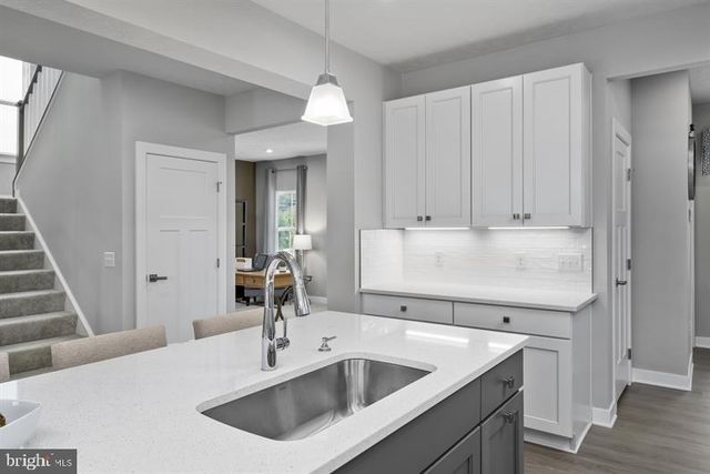 3412 FOX POINTE LN, York, PA 17404