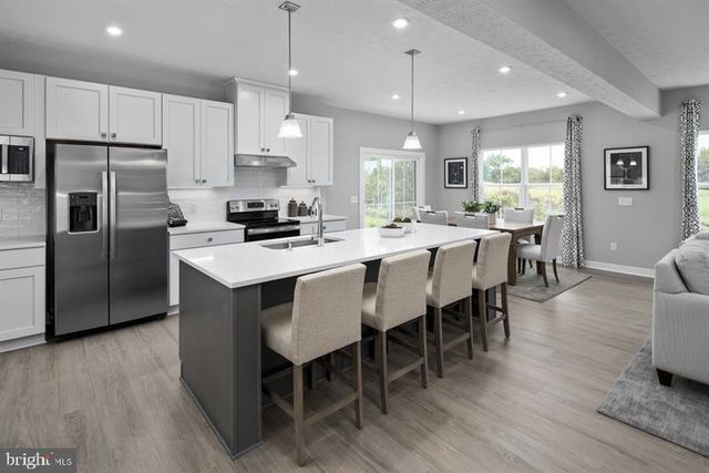 3412 FOX POINTE LN, York, PA 17404