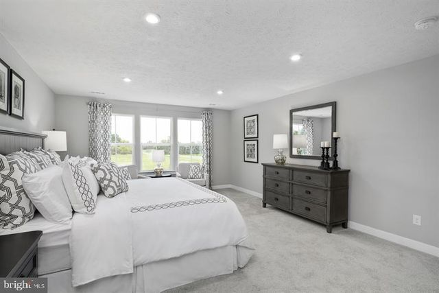 3412 FOX POINTE LN, York, PA 17404