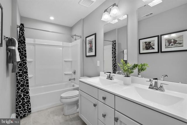 3412 FOX POINTE LN, York, PA 17404