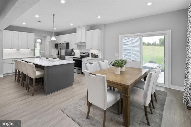 3412 FOX POINTE LN, York, PA 17404