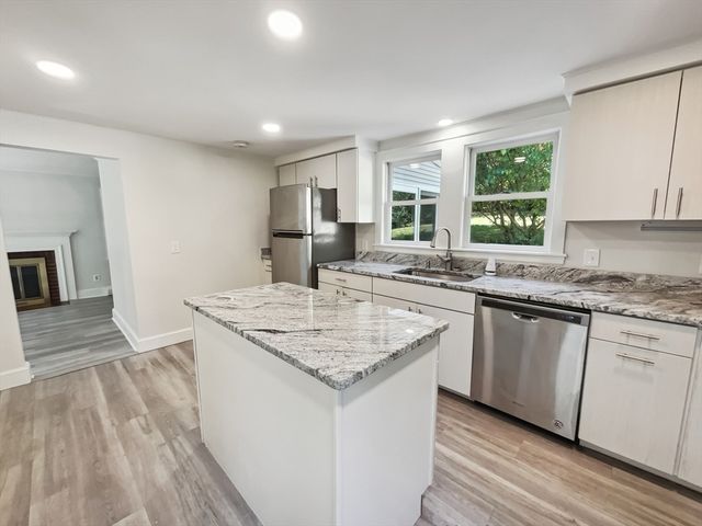 312 Linden St, Wellesley, MA 02481