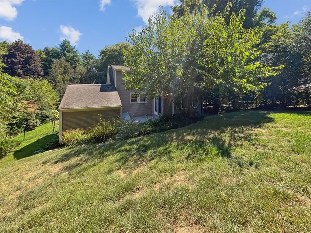 312 Linden St, Wellesley, MA 02481