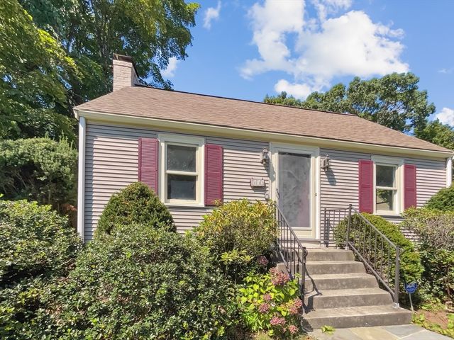 312 Linden St, Wellesley, MA 02481