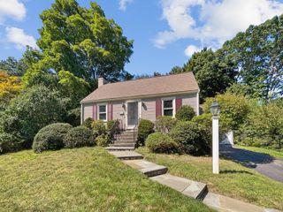 312 Linden St, Wellesley, MA 02481