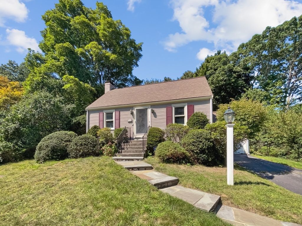 312 Linden St, Wellesley, MA 02481