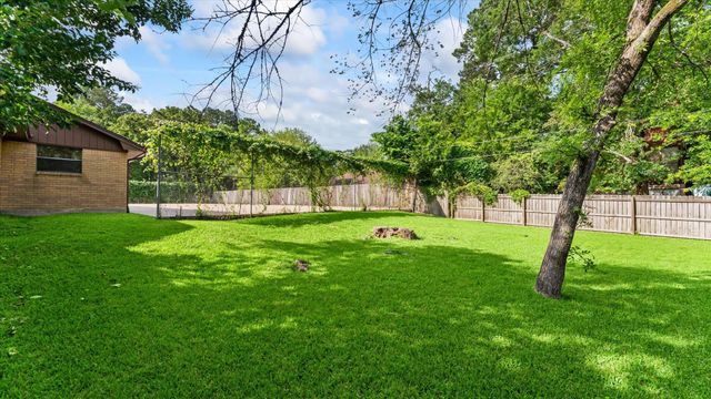 120 Hickory Street, Huntsville, TX 77320