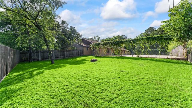 120 Hickory Street, Huntsville, TX 77320