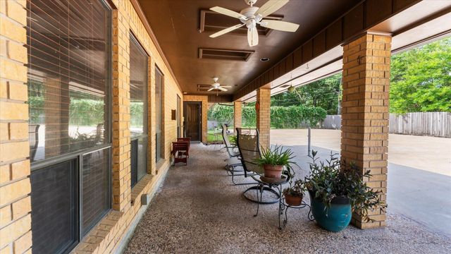 120 Hickory Street, Huntsville, TX 77320